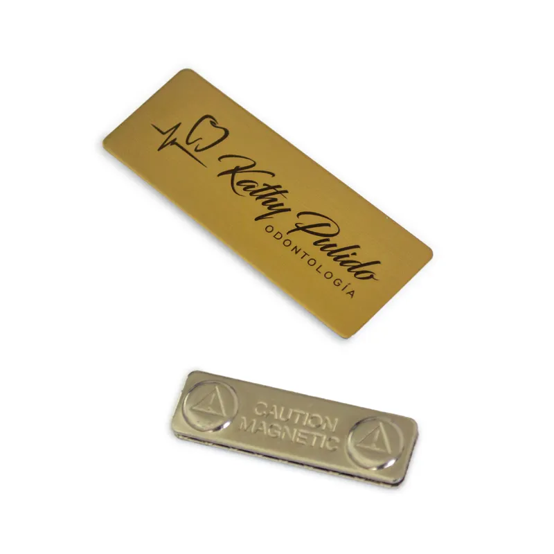 Porta Nombre Imantado (Dorado sobre Negro)